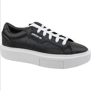 🆕 Black and white Adidas sneakers
